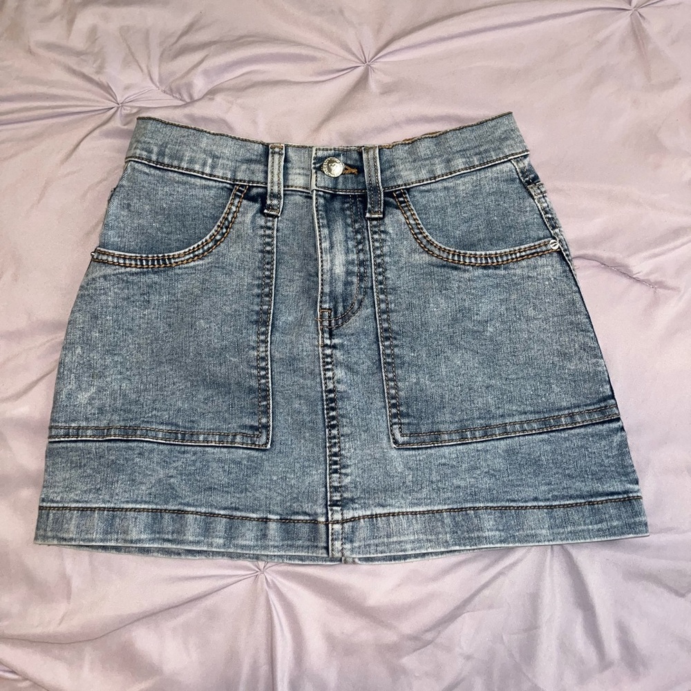 size 0/25 denim mini skirt